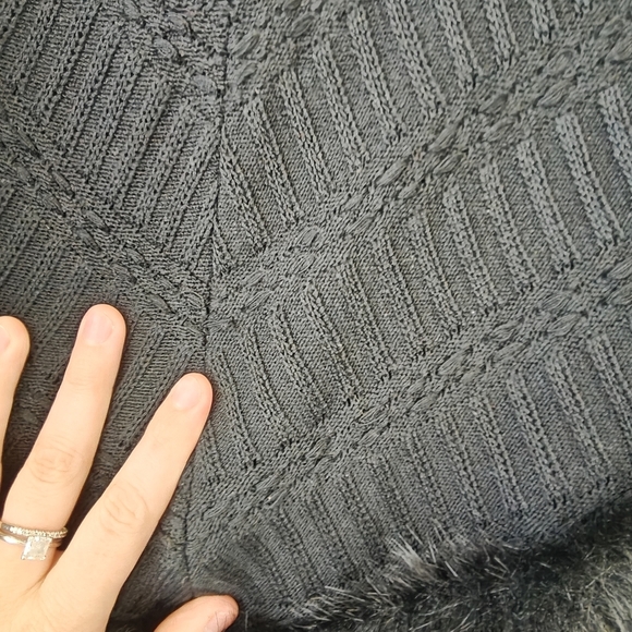 Ming Wang Faux Fur Trim Knit Cape In Black Fringe White Size Medium - Picture 4 of 12